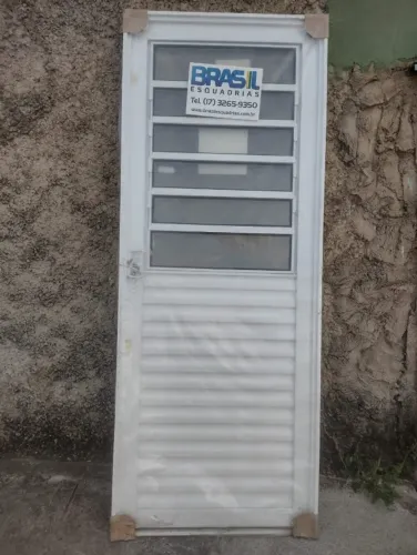 porta de alumínio
