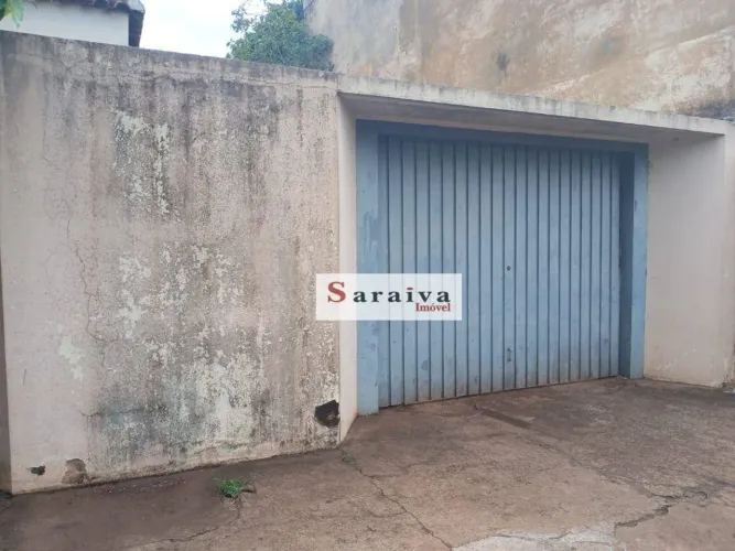 Casa com 3 dormitórios à venda, 600 m² por R$ 850.000 - Centro - Itapuí/SP