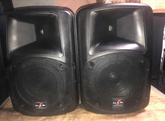 02(Par)Caixas DAS DS8 ativas 8? 350w rms cada - saldão 