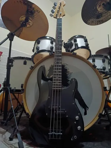 Contra-baixo Precision Bass excelente estado