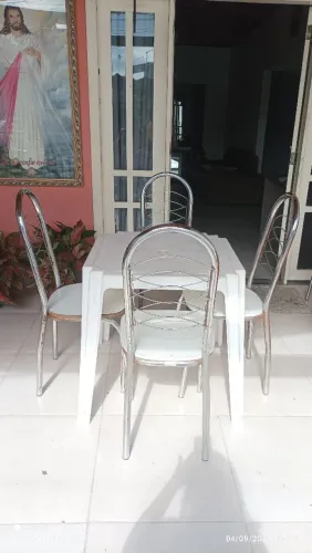Conjunto mesa e Cadeiras em MDF