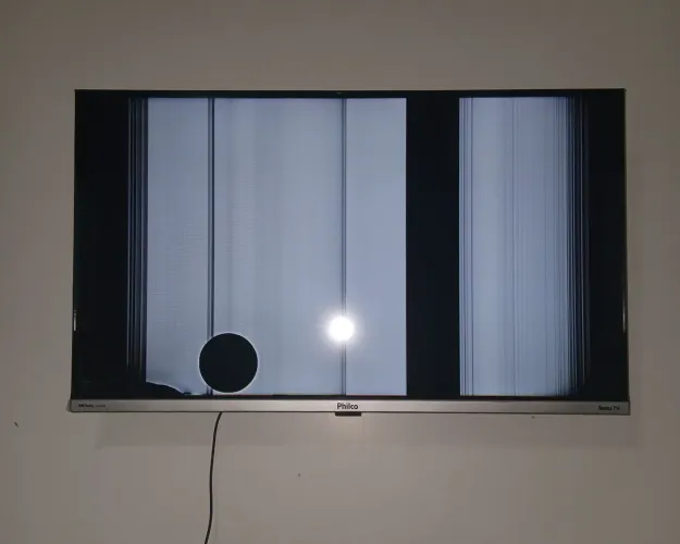 Tv philco retirada de peças.