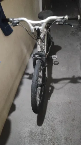 Bicicleta em alumínio reforçado