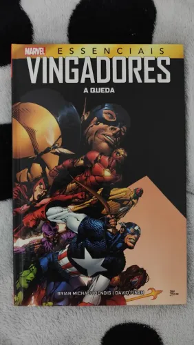 HQ (História em Quadrinhos) - Marvel Essenciais - Vingadores: A queda (Capa dura)
