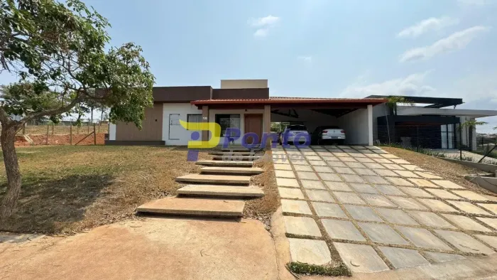 Casa no Condomínio Champagne