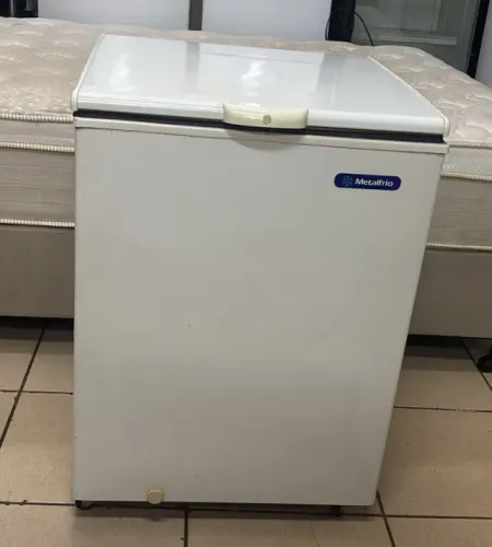 Freezer Horizontal Metalfrio 166 litros Dupla Ação Semi Novo(Entrego se Preferir)