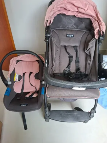 Carrinho de bebê e bebê conforto 