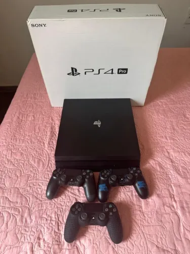 Console Playstation 4 Pro 1 TB com 2 Controles  - Excelente estado 