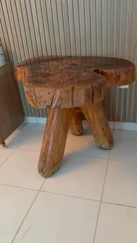 Mesa de madeira forma de coração