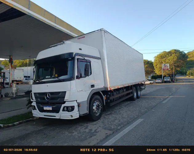 Caminhão Mercedes atego 2430 2018, cabine leito completo.