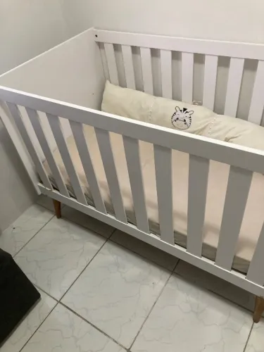 Berço cama + colchão + cadeira de amamentação em perfeito estado 
