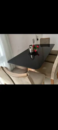 Mesa 6 cadeiras estofadas 