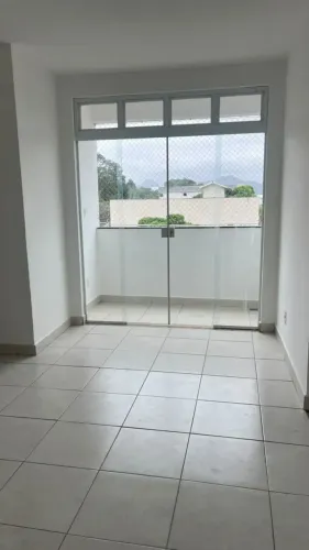 Imóvel para aluguel possui 57 metros quadrados com 2 quartos em Centro - Maricá - RJ