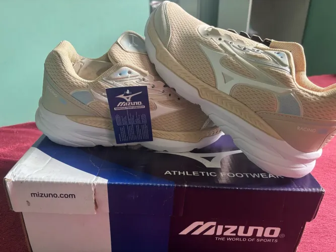 Tênis Mizuno Racing fem
