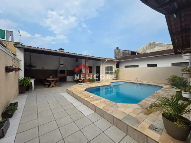 Casa em Rua São Thomé - Caiçara - Praia Grande/SP