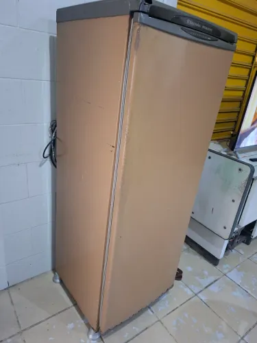 Freezer Electrolux 210 litros
