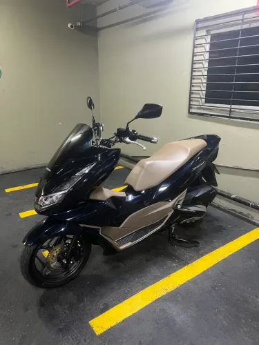 PCX DLX 2025