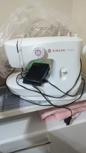 Máquina de Costura Singer M1605