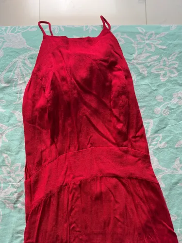 Vestido vermelho com fenda 
