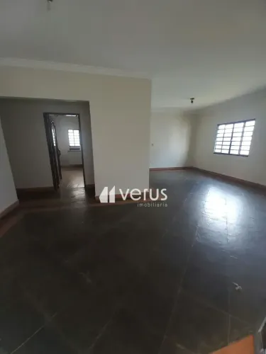 Casa para aluguel, 5 quartos, 1 suíte, 2 vagas, Santa Mônica - Uberlândia/MG