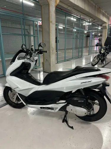 MOTO PARA QUEM ECONOMIA E PRATICIDADE PRA CIDADE 