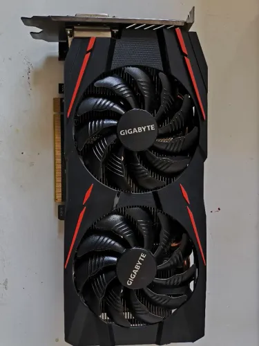PLACA DE VIDEO RX570 GIGABYTE 