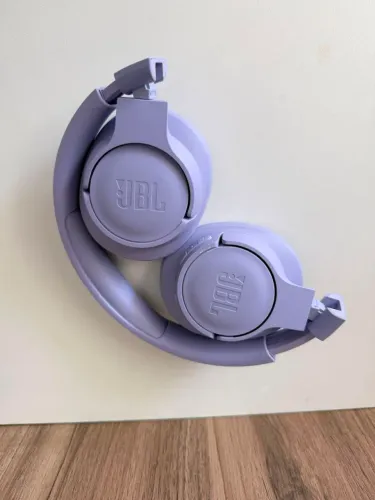 Fone de ouvido bluetooth sem fio.