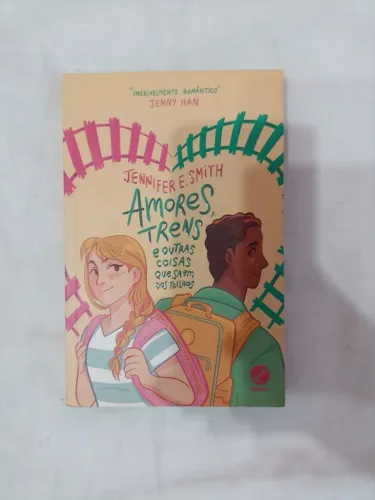 Livro "Amores, trend e outras coisas que saem dos trilhos" de Jennifer E. Smith