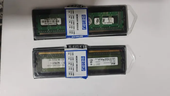 Duas Memória DDR3 2g cada