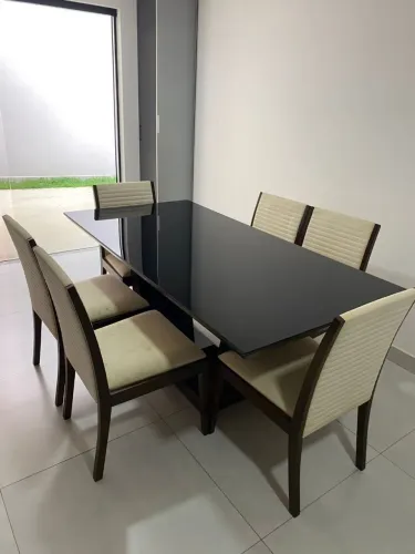 Mesa com 6 cadeiras