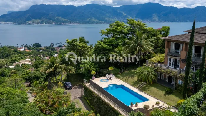 Casa em condomínio fechado em Ilhabela