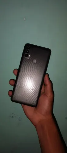 moto e40 pegando tudo bateria dura muito único defeito tela quebrada um pouco 