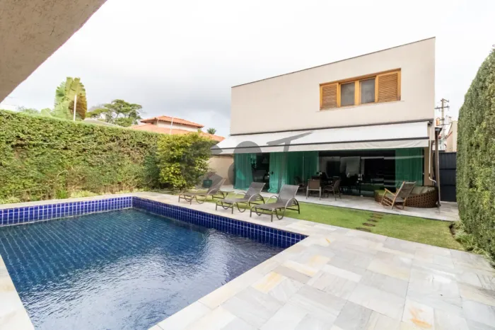 Sobrado Residencial - 4 Dormitórios (2 Suítes) à Venda na Granja Julieta - São Paulo/SP.
