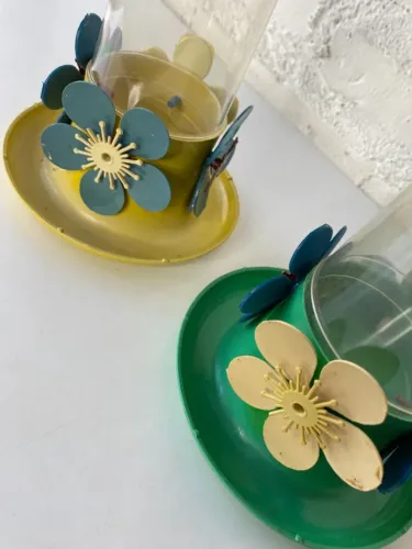 Ref. 387  Dois bebedouros para passarinhos tipo beija flor decoração