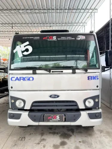 Ford Cargo 816 Ano 2015 c/ Carroceria de 5,5 Mts