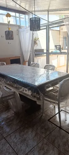 Mesa cerejeira maciça antiga SEM AS CADEIRAS