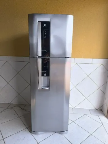 Geladeira inox Eletrolux