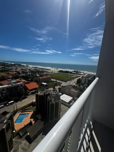 Apartamento com vista do mar em andar alto com móveis projetados