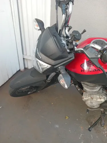 Vende-se titan start.Barato WhatsApp *