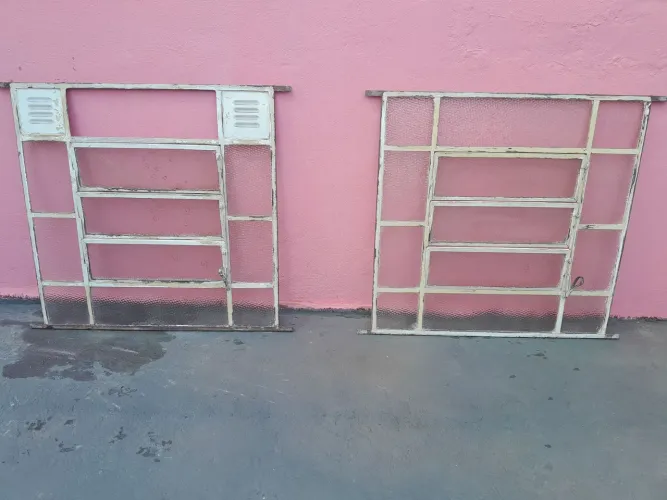 Janelas de ferro 1x1m tipo basculante - duas unidades