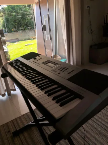 TECLADO YAMAHA PSR E353 PRATICAMENTE NOVO