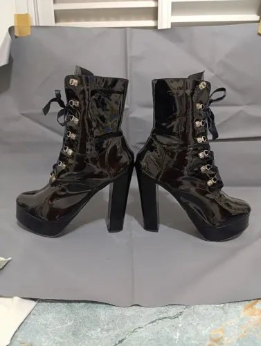 Salto alto bota preta cano alto