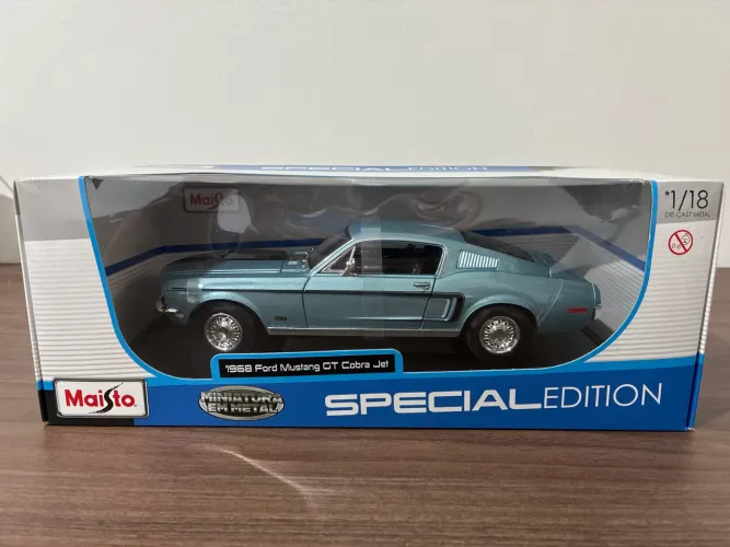 Miniatura Ford Mustang GT Cobra Jet 1968 - Maisto Special Edition