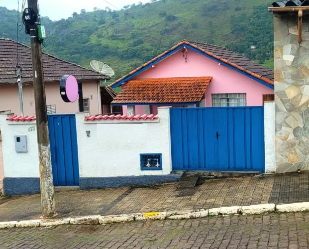 Aluga-se casa ou salas para fins comerciais