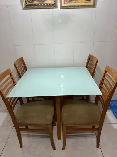 Mesa jantar com 4 cadeiras 