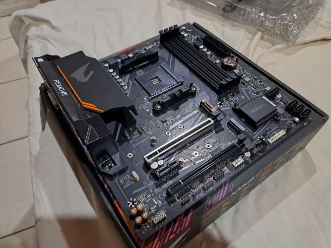 Placa mãe b-550m Aorus Elite nova