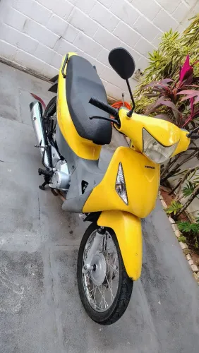 Biz 125 no ponto de transferência