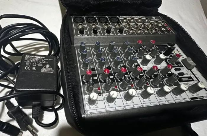 Vendo Mesa de Som Marca Behringer
