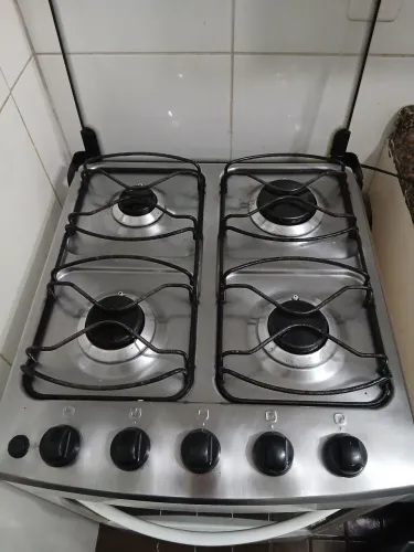 Fogão incluso manfmgueira de gás encanado.