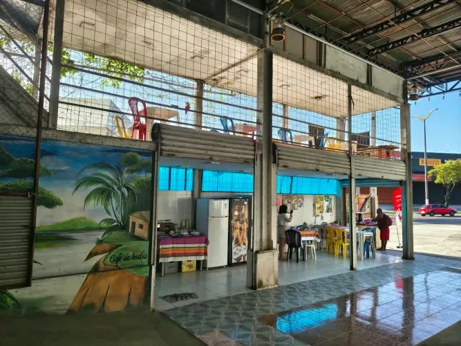 Loja tipo vitrine em centro comercial 